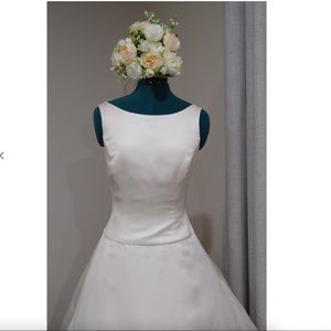 Rare Vintage Vera Wang Silk Wedding Dress: A Mermaid's Tale of Timeless Elegance